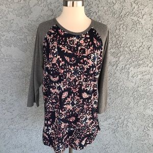 LuLaRoe Long Sleeve Shirt Top Gray Black geometric
